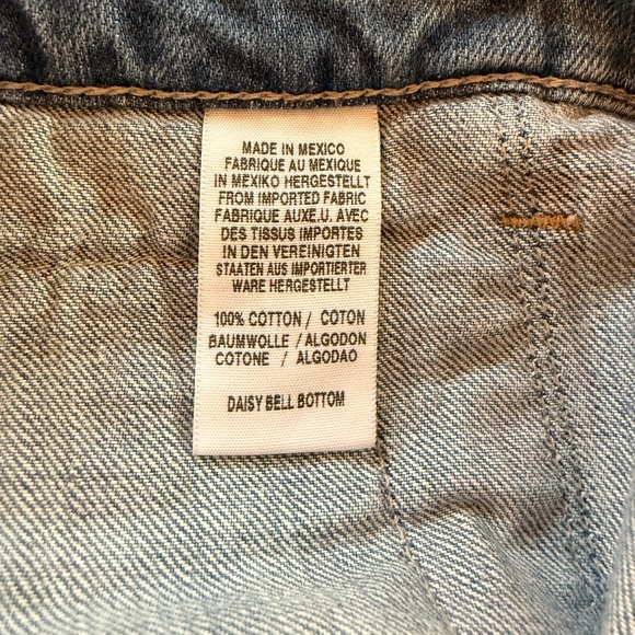 Lucky Brand NWOT Distressed Flare Jeans with Pocket and Button Detail - Picture 6 of 6